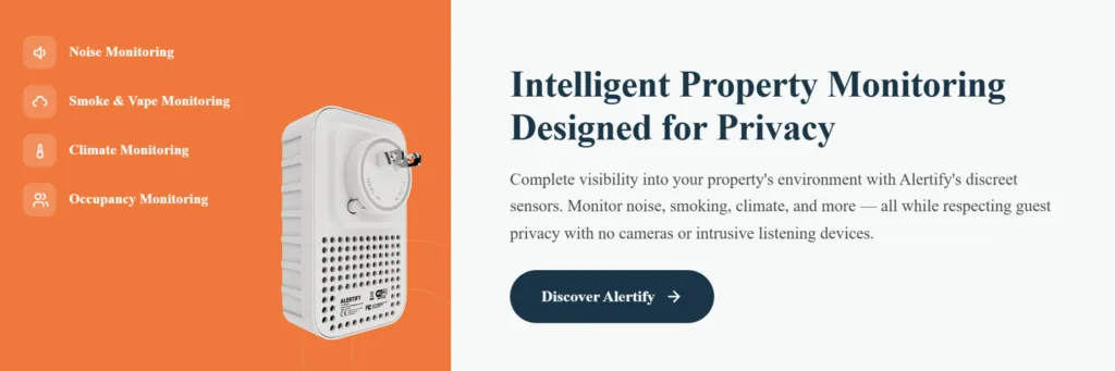 Alertify-banner met de titel Intelligent Property Monitoring Designed for Privacy, met geluid, rook en vapen, klimaat en bezettingsmonitoring naast de insteeksensor.